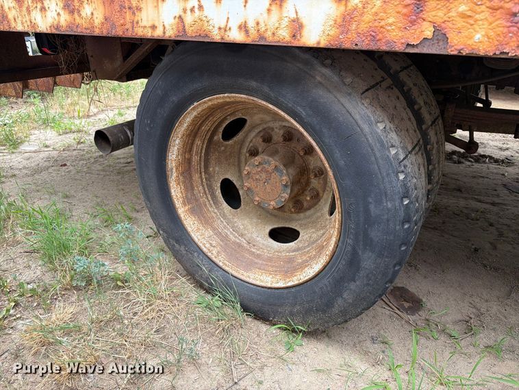 image for item ER1906 2006 Ford F450 flatbed truck