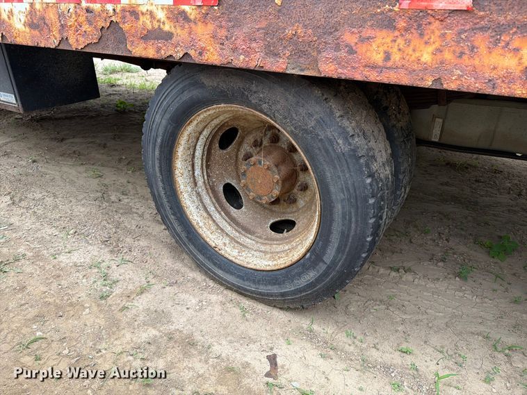 image for item ER1906 2006 Ford F450 flatbed truck