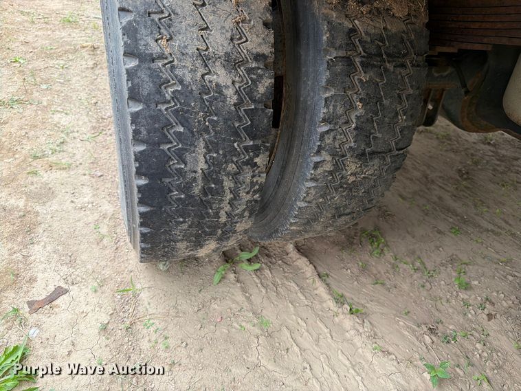 image for item ER1906 2006 Ford F450 flatbed truck