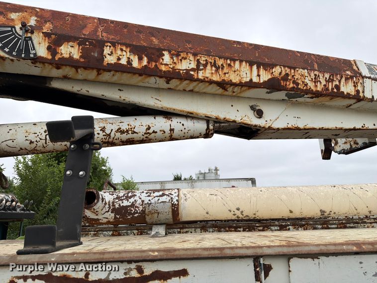 image for item ER1910 1981 Ford C800 digger derrick truck