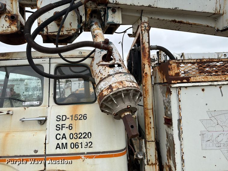 image for item ER1910 1981 Ford C800 digger derrick truck