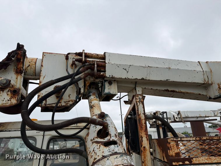 image for item ER1910 1981 Ford C800 digger derrick truck