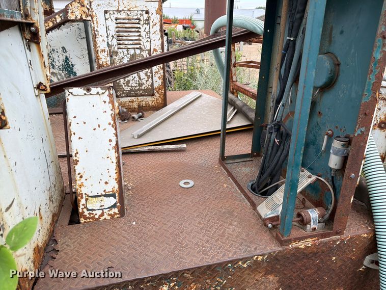 image for item ER1910 1981 Ford C800 digger derrick truck
