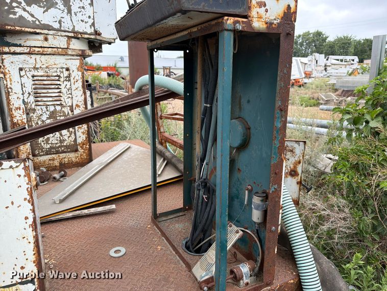 image for item ER1910 1981 Ford C800 digger derrick truck