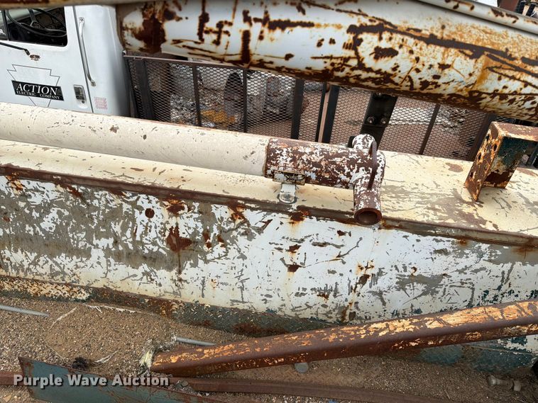 image for item ER1910 1981 Ford C800 digger derrick truck