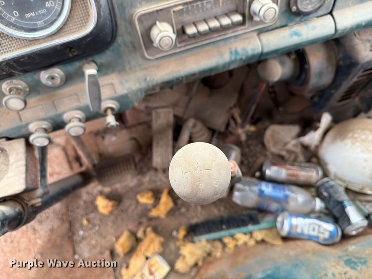 image for item ER1910 1981 Ford C800 digger derrick truck