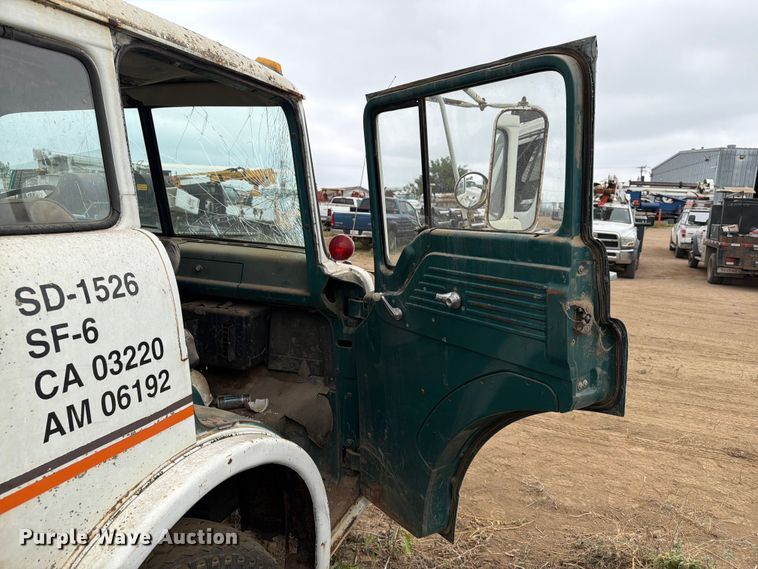 image for item ER1910 1981 Ford C800 digger derrick truck