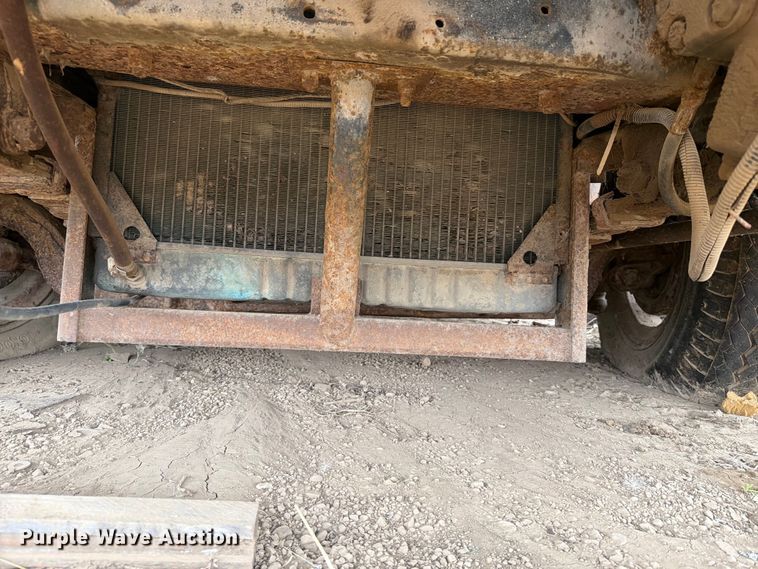 image for item ER1910 1981 Ford C800 digger derrick truck