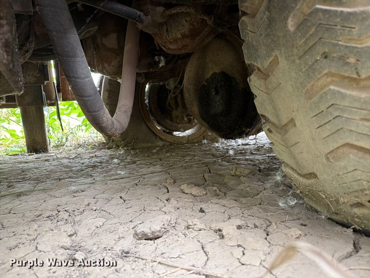 image for item ER1910 1981 Ford C800 digger derrick truck
