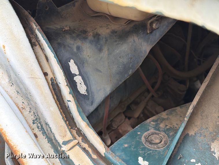 image for item ER1910 1981 Ford C800 digger derrick truck