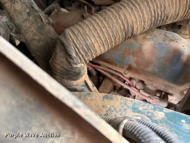 image for item ER1910 1981 Ford C800 digger derrick truck