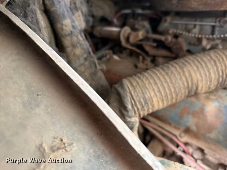 image for item ER1910 1981 Ford C800 digger derrick truck