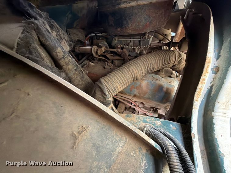image for item ER1910 1981 Ford C800 digger derrick truck
