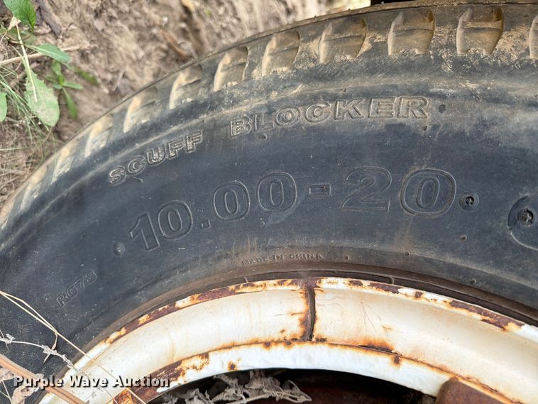 image for item ER1910 1981 Ford C800 digger derrick truck