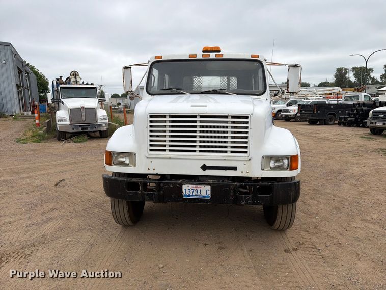 image for item ER1911 1993 International 4700 Crew Cab utility / service truck