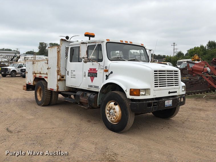 image for item ER1911 1993 International 4700 Crew Cab utility / service truck