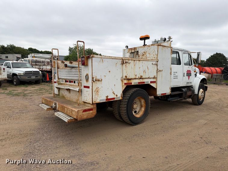 image for item ER1911 1993 International 4700 Crew Cab utility / service truck