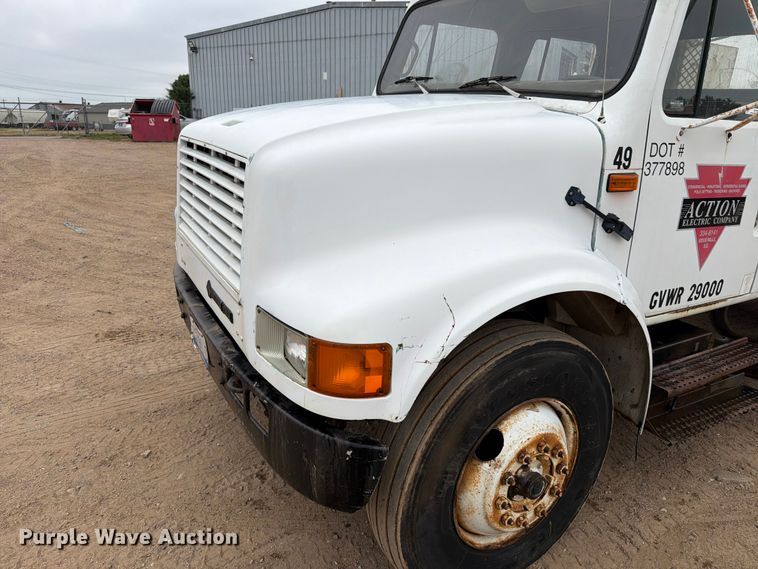 image for item ER1911 1993 International 4700 Crew Cab utility / service truck