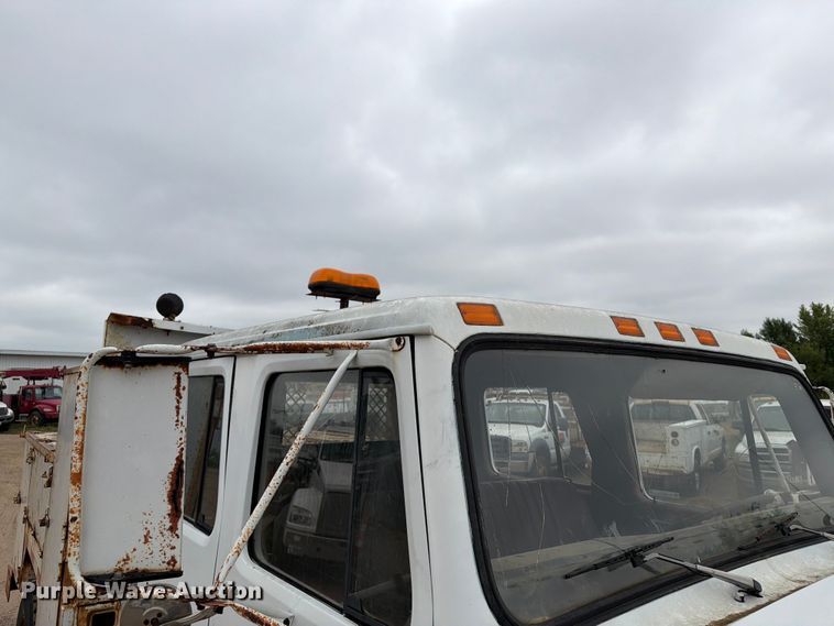 image for item ER1911 1993 International 4700 Crew Cab utility / service truck