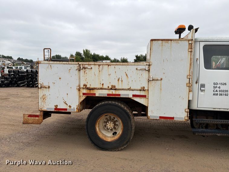 image for item ER1911 1993 International 4700 Crew Cab utility / service truck