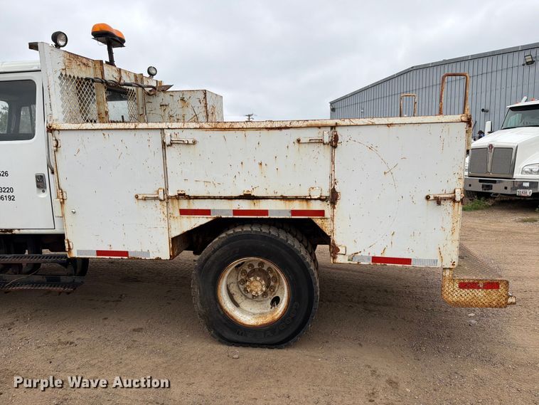 image for item ER1911 1993 International 4700 Crew Cab utility / service truck