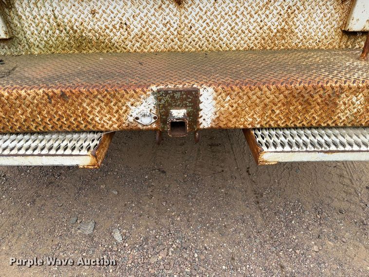 image for item ER1911 1993 International 4700 Crew Cab utility / service truck