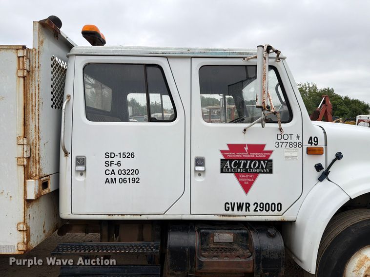 image for item ER1911 1993 International 4700 Crew Cab utility / service truck