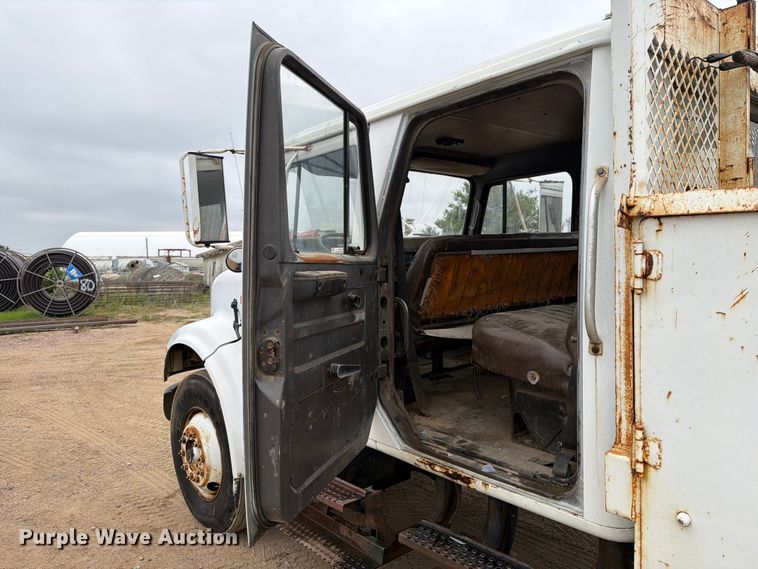 image for item ER1911 1993 International 4700 Crew Cab utility / service truck