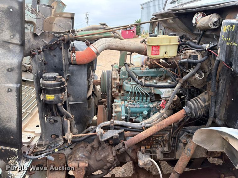 image for item ER1911 1993 International 4700 Crew Cab utility / service truck