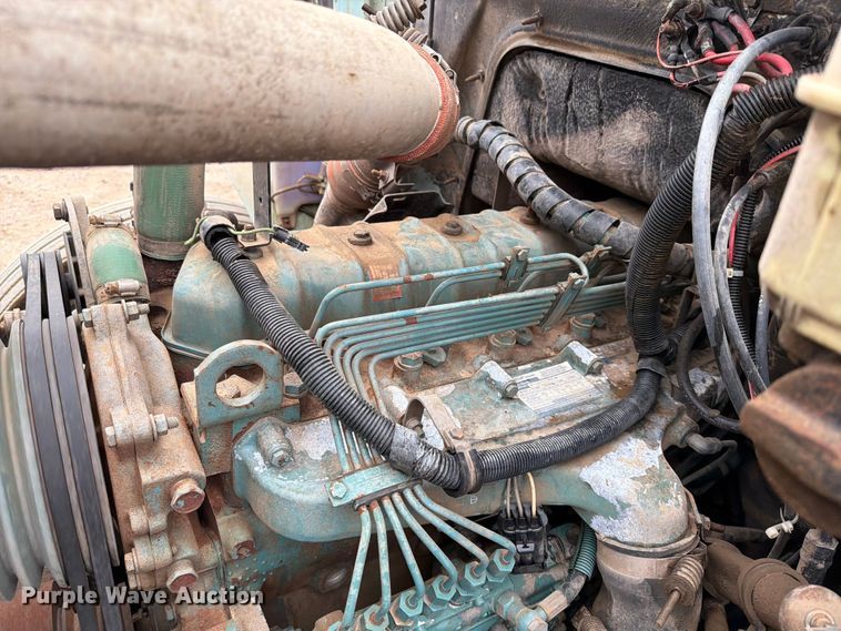 image for item ER1911 1993 International 4700 Crew Cab utility / service truck