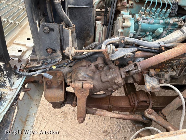 image for item ER1911 1993 International 4700 Crew Cab utility / service truck