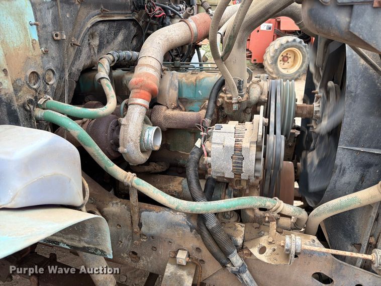 image for item ER1911 1993 International 4700 Crew Cab utility / service truck