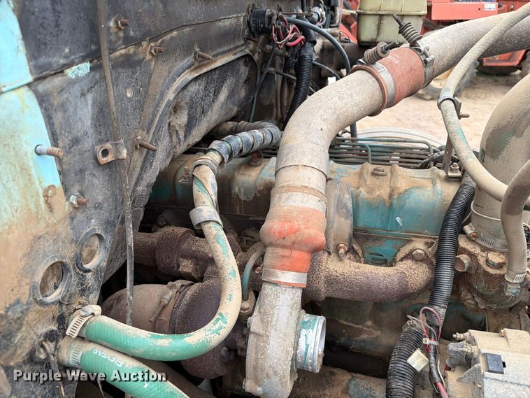 image for item ER1911 1993 International 4700 Crew Cab utility / service truck