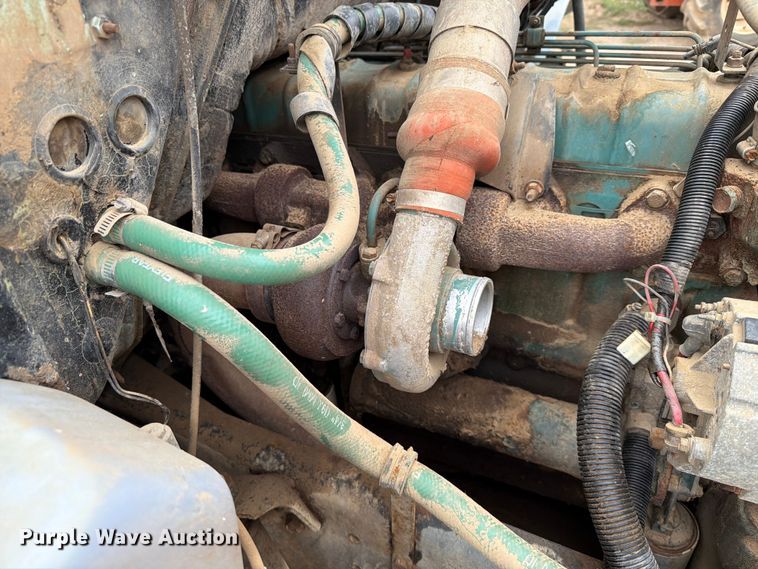 image for item ER1911 1993 International 4700 Crew Cab utility / service truck