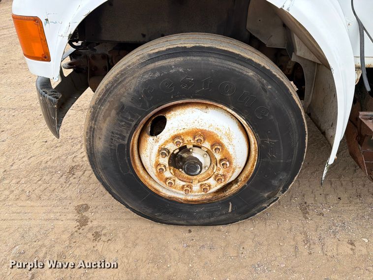 image for item ER1911 1993 International 4700 Crew Cab utility / service truck