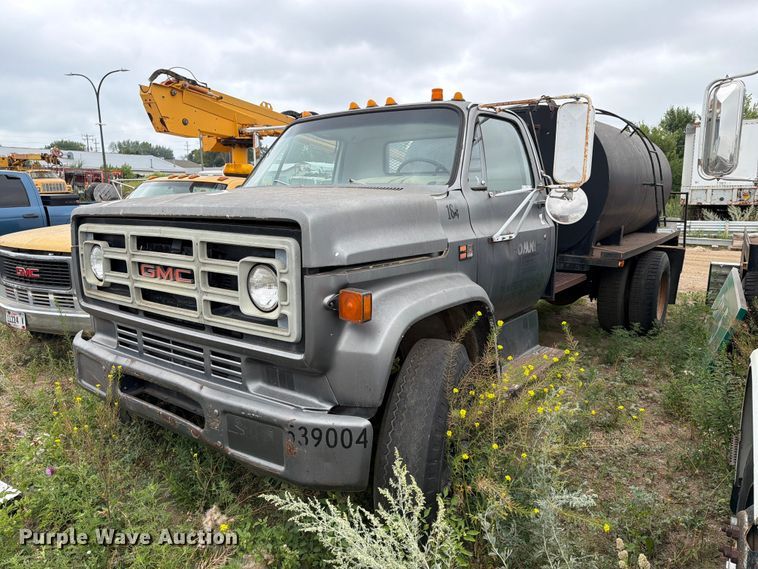 1986 GMC C7 water truck