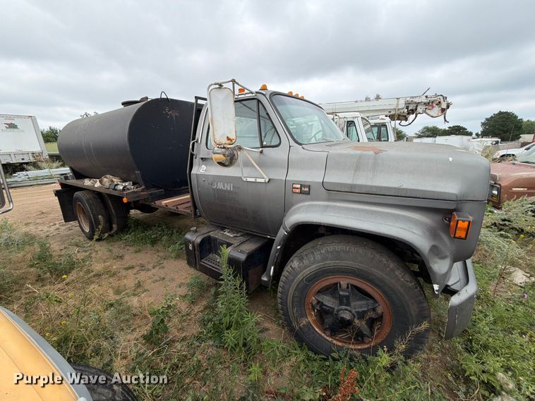 image for item ER1914 1986 GMC C7 water truck