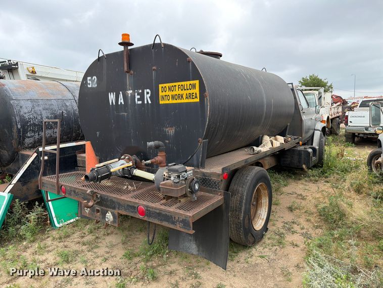 image for item ER1914 1986 GMC C7 water truck