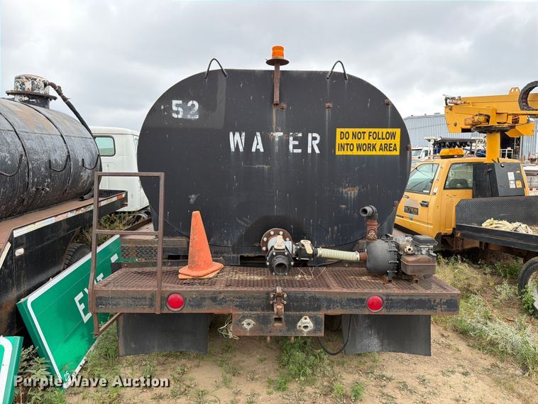 image for item ER1914 1986 GMC C7 water truck