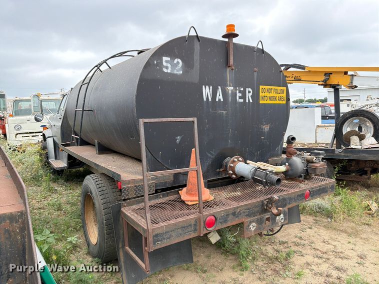 image for item ER1914 1986 GMC C7 water truck