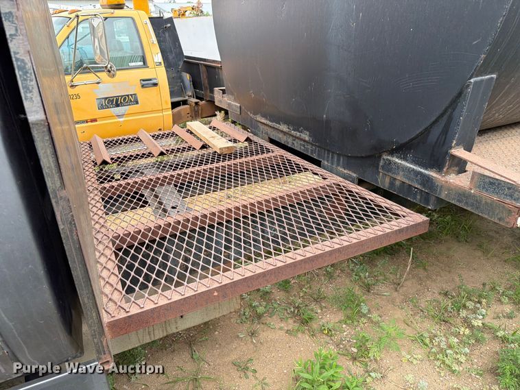 image for item ER1914 1986 GMC C7 water truck