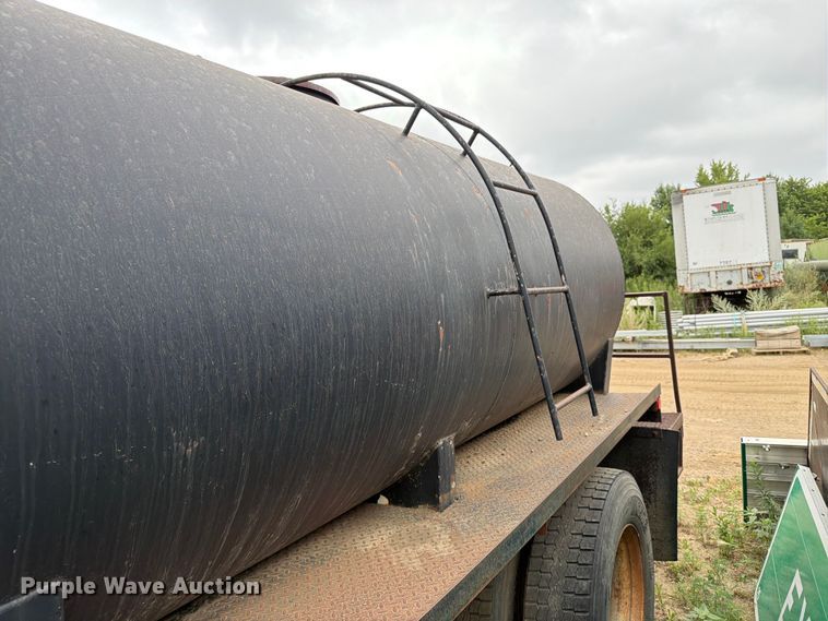 image for item ER1914 1986 GMC C7 water truck