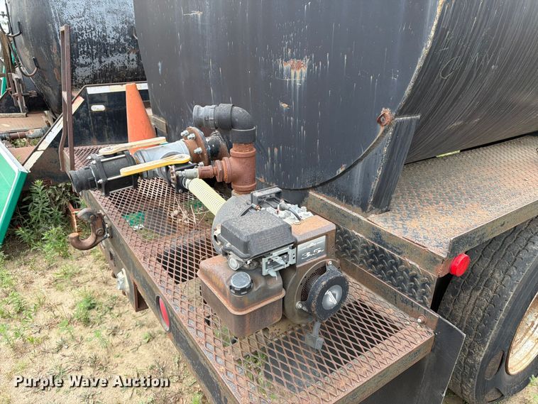image for item ER1914 1986 GMC C7 water truck