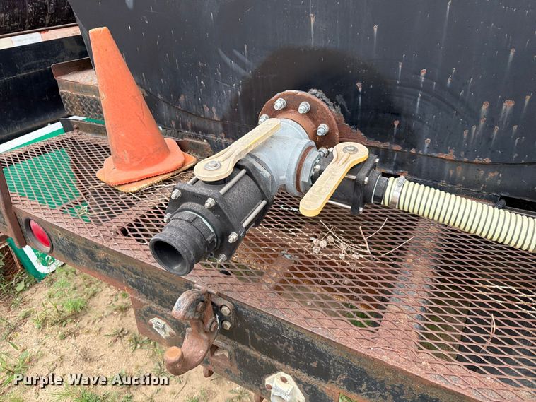 image for item ER1914 1986 GMC C7 water truck