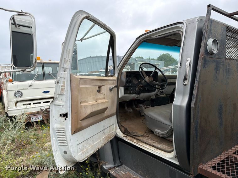 image for item ER1914 1986 GMC C7 water truck