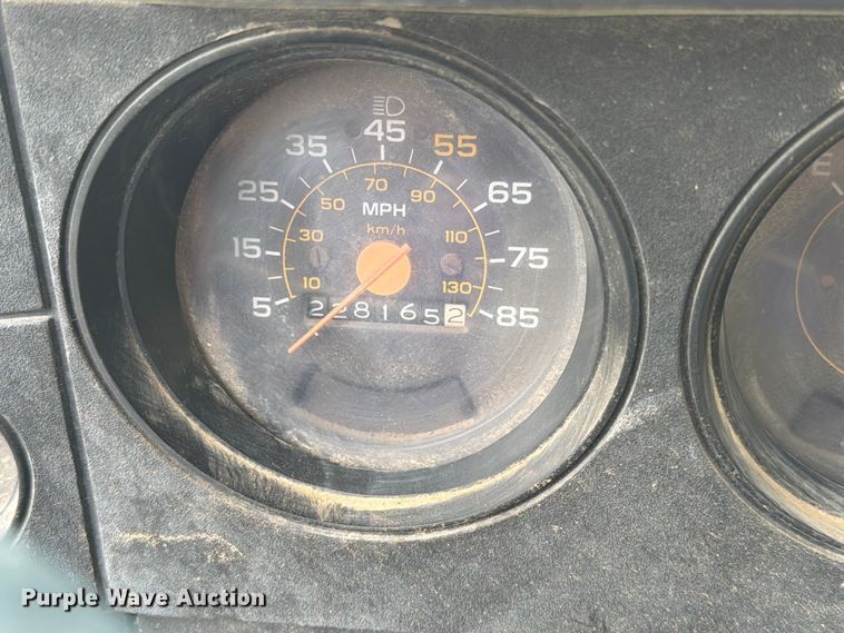 image for item ER1914 1986 GMC C7 water truck