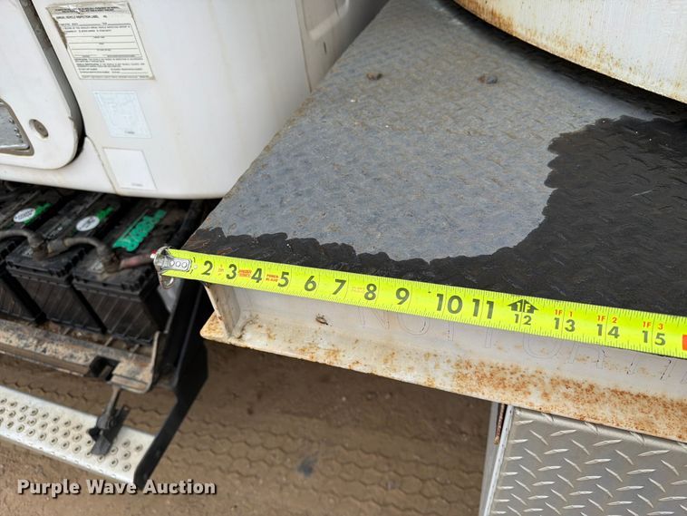 image for item ER1918 1988 GMC General under bridge inspection truck