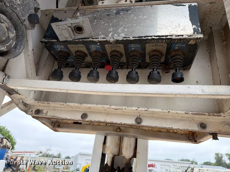 image for item ER1918 1988 GMC General under bridge inspection truck