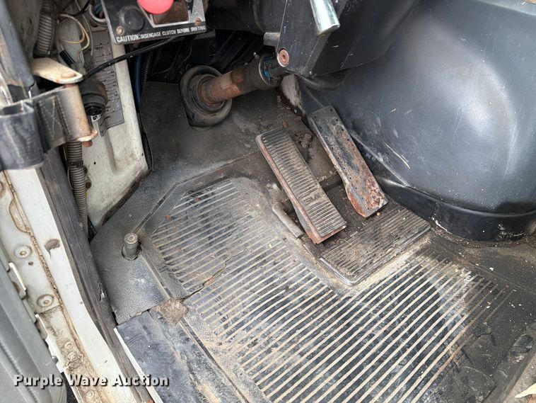 image for item ER1918 1988 GMC General under bridge inspection truck