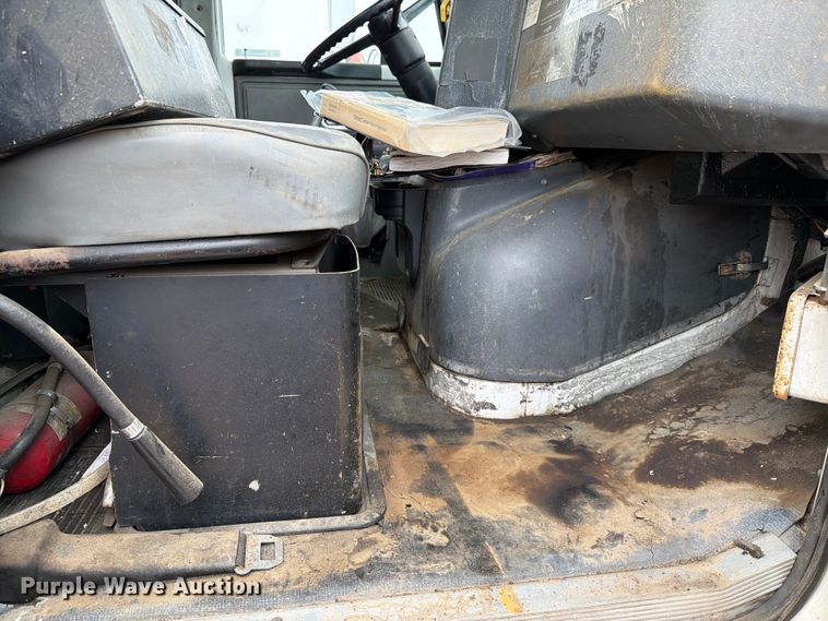 image for item ER1918 1988 GMC General under bridge inspection truck